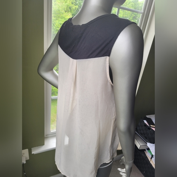 Sleeveless Top - Picture 3 of 4